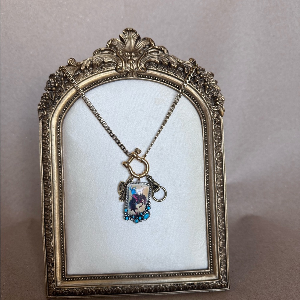 Elegant Gold and Blue Pendant Necklace